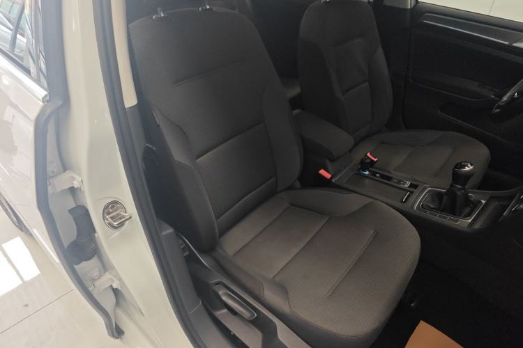 Used Volkswagen Golf 2016 230TSI Manual Comfort Version
