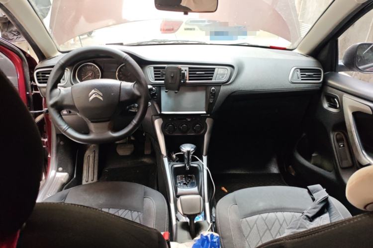 Used Citroen C3-XR 2015 1.6L Automatic Fashion Model Center Console