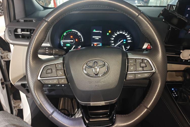 Used Toyota SIENNA 2023 2.5L Hybrid Deluxe Edition Steering Wheel
