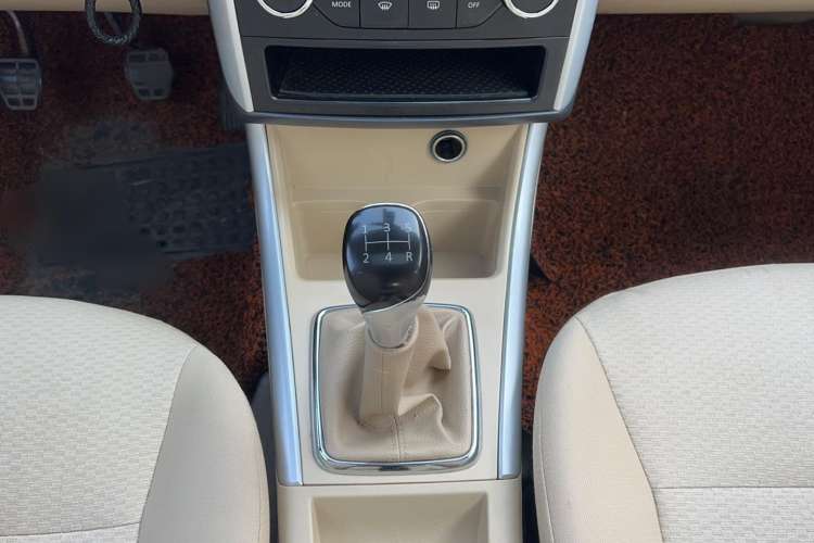 Used BAIC Senova D20 2015 Hatchback 1.5L Manual Leshang Version
