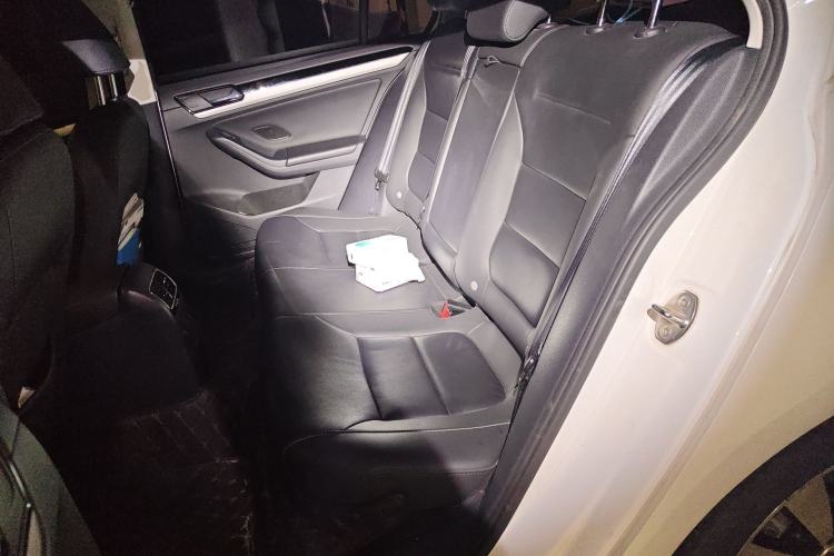 Used Volkswagen Sagitar 2017 1.6L Automatic Comfort Model Interior 4