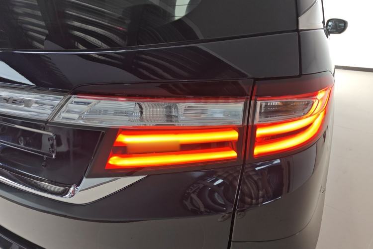 Used Honda Odyssey 2015 Updated Version 2.4L Smart Edition Right Rear Taillight