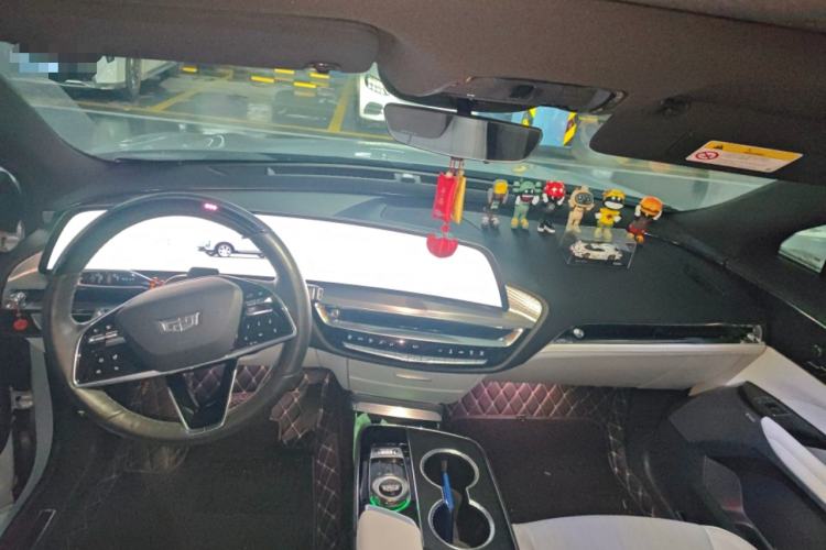 Used Cadillac LYRIQ 2022 Rear-Drive Long-Range Luxury Edition Center Console