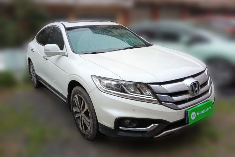 Used Honda Crosstour 2016 2.4L Luxury Edition Front Right 45 Deg