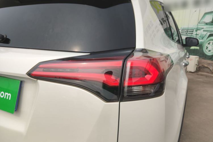 Used Toyota RAV4 2016 2.5L Automatic 4x4 Elite Edition Right Rear Taillight