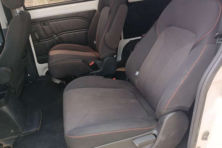 Used Dongfeng Fengon 380 2022 1.5L Comfort-Class Passenger Vehicle (Spiral Spring) – 7 Seats