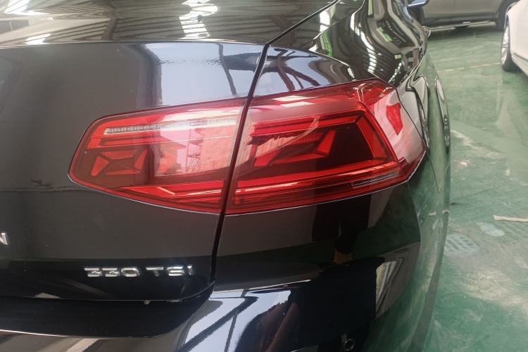 Used Volkswagen Magotan 2020 330TSI DSG Leading Model Exterior 3