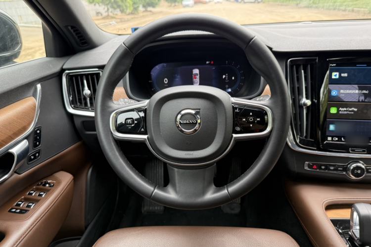 Used Volvo S90 2024 B5 Zhiyi Luxury Edition
