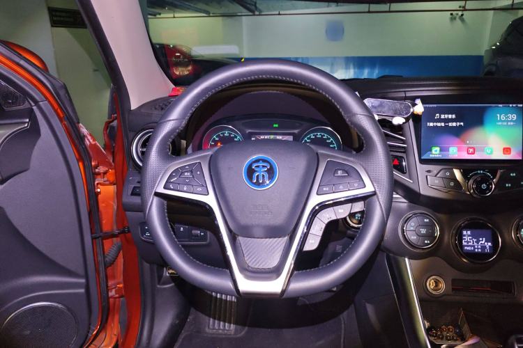 Used BYD Song New Energy 2017 Song DM 1.5TID All-Wheel Drive Luxury Model Steering Wheel