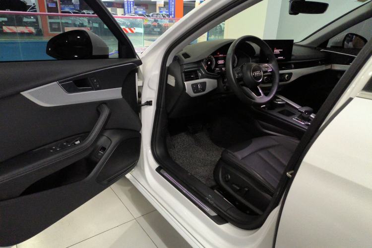 Used Audi A4L 2020 40 TFSI Fashionable and Elegant Model
