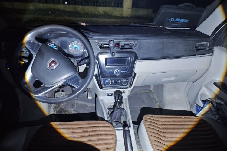 Used Jinbei New Hiace X30L 2016 1.3L Wealth Edition Van DLCG12 Center Console