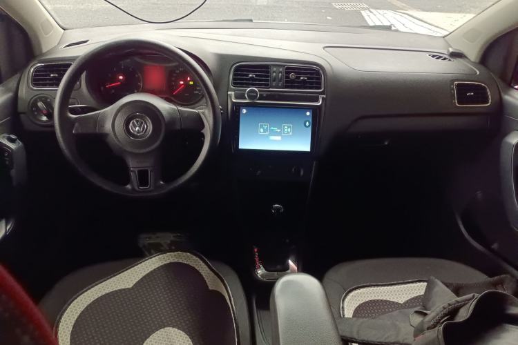 Used Volkswagen Polo 2013 1.4L Automatic Comfort Edition Center Console