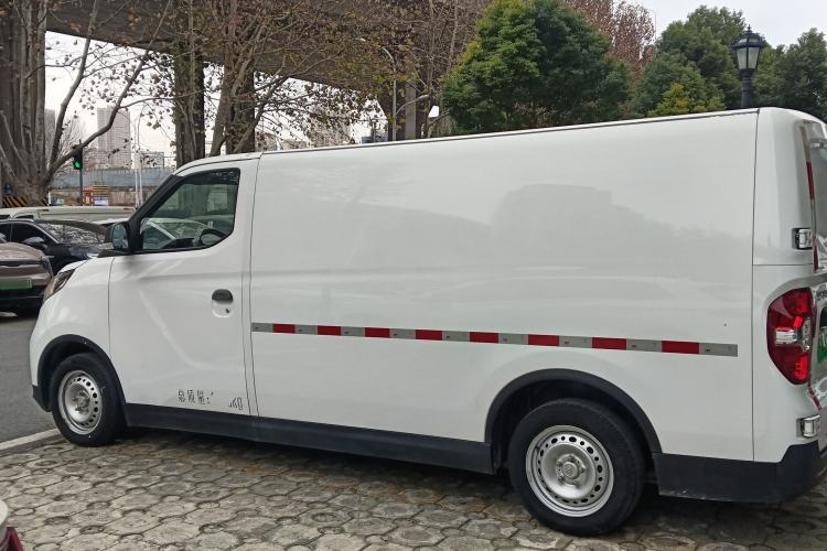 Used SAIC MAXUS EV30 2023 Pure-Electric Smart Logistics Expert with Long Wheelbase Guoxuan