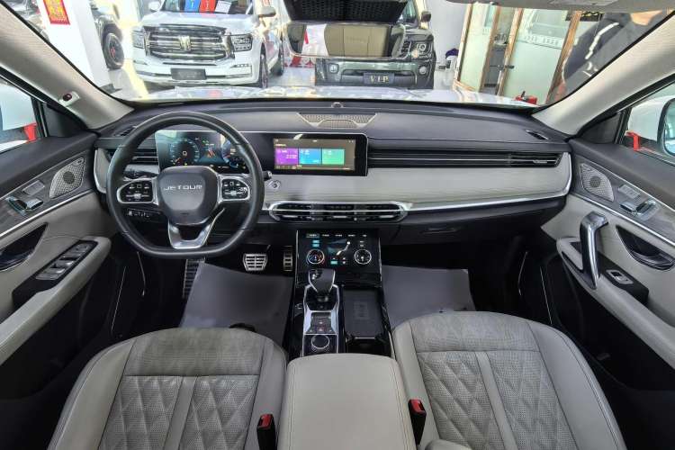 Used JETOUR X70 2023 Zhuge 2.0T DCT Wolong 7-Seater