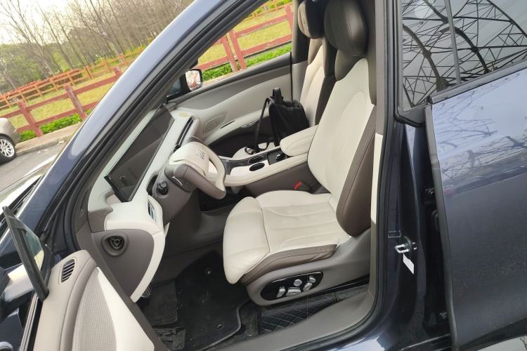 Used IM LS7 2023 90 kWh Elite Rear-Drive Version
