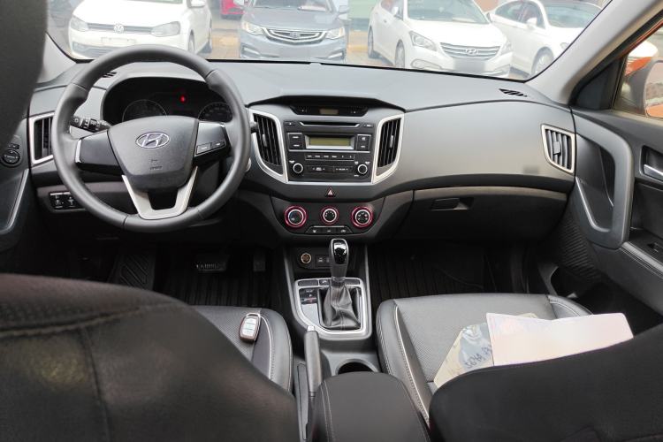 Used Hyundai ix25 2015 1.6L Automatic Two-Wheel Drive Smart GLS Trim Center Console