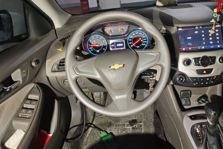 Used Chevrolet Cruze 2016 1.5L Automatic Stylish Sunroof Version Steering Wheel