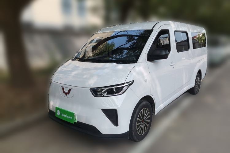 Used Wuling Yangguang 2024 300KM Comfort Version Passenger Van 75kW