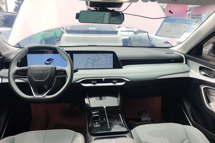 Used Venucia V DD-i 2023 110 km iE Version Center Console