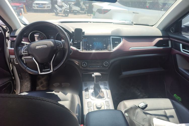 Used Haval H6 Coupe 2018 Red-Label 1.5T Automatic Two-Wheel Drive Ultra-Luxury Model Center Console