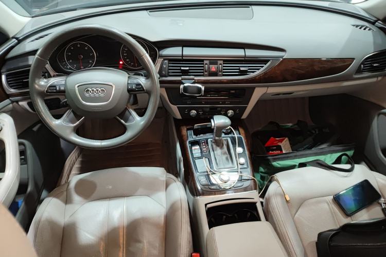 Used Audi A6L 2012 35 FSI Comfort Model Center Console