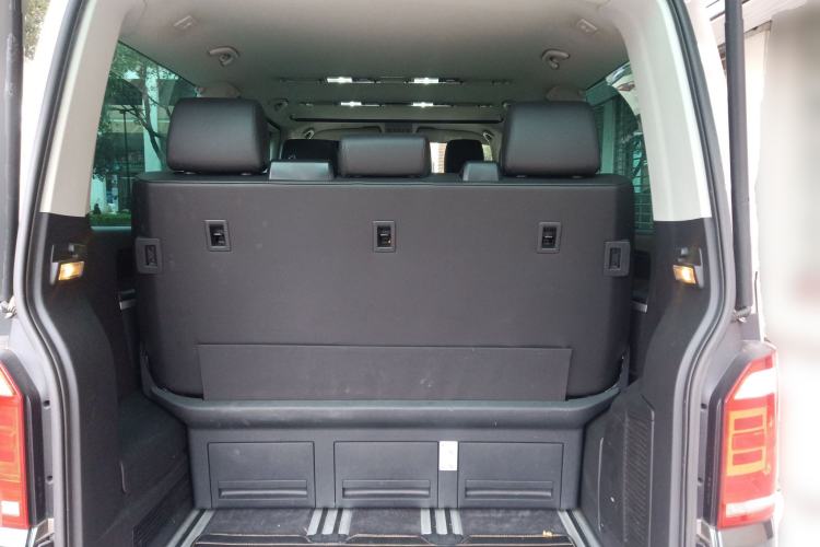 Used Volkswagen Multivan 2016 2.0 TSI Four-Wheel Drive 66th Anniversary Edition Trunk