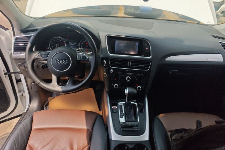 Used Audi Q5 2016 40 TFSI Technology Edition Center Console