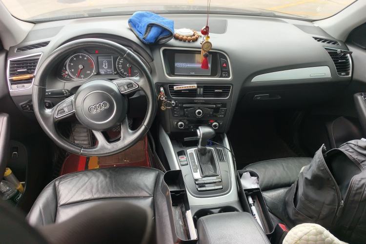 Used Audi Q5 2013 40 TFSI Technology Edition Center Console