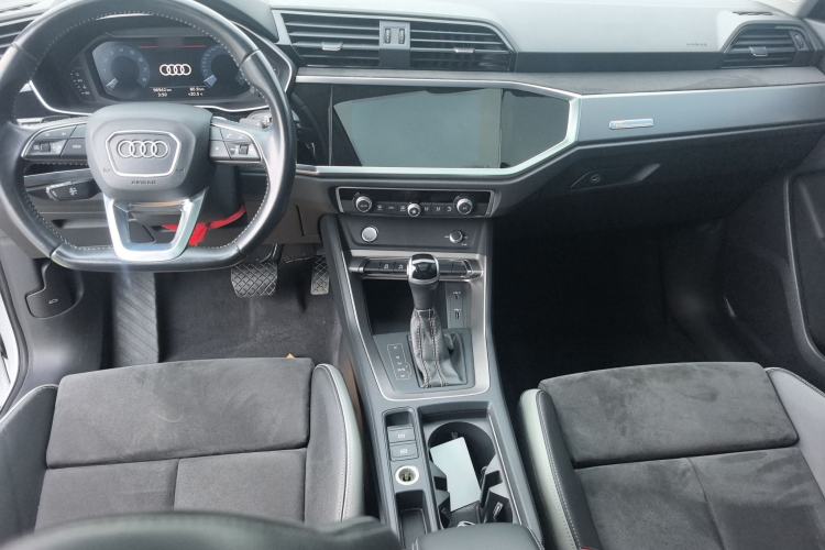 Used Audi Q3 2020 35 TFSI Fashion Dynamic Model Center Console