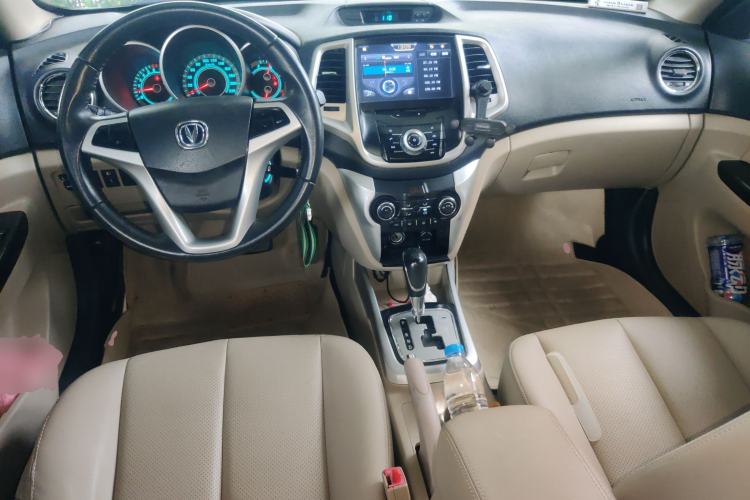 Used CHANGAN Eado 2014 1.6L Automatic Luxury Model Center Console