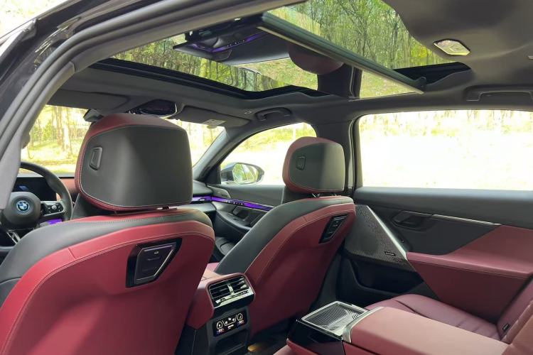 Used BMW i5 2025 eDrive 40L M Sport Package Interior 5