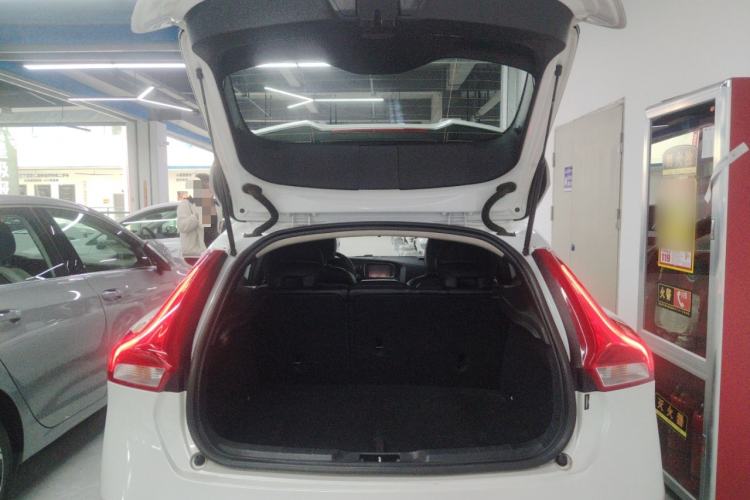 Used Volvo V40 2016 T3 Zhiyi Edition
