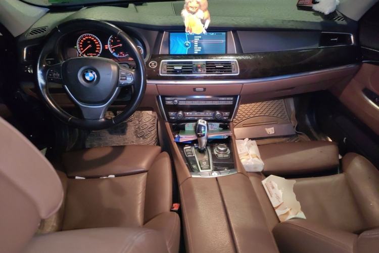 Used BMW 5 Series GT 2010 535i Luxury Edition Center Console