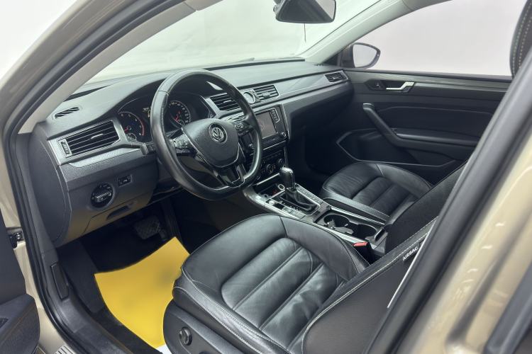 Used Volkswagen Passat 2017 330TSI DSG Luxury Edition
