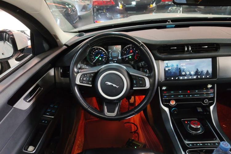 Used Jaguar XFL 2019 XFL 2.0T 200PS Two-Wheel-Drive Luxury Edition
