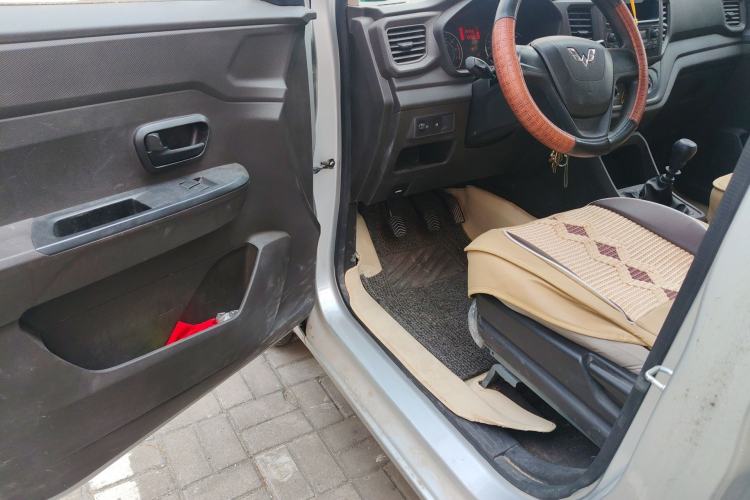 Used Wuling Hongguang V 2019 1.5L Base Version China VI LAR
