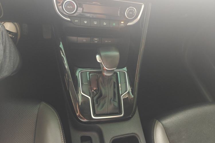 Used Kia Sportage R 2019 2.0L Automatic Smart Luxury Edition Gear Lever