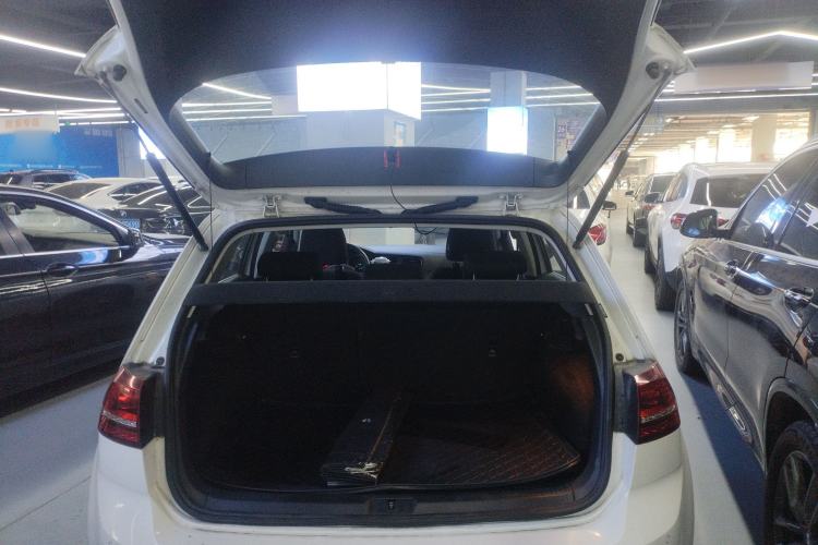 Used Volkswagen Golf 2017 230TSI Automatic Comfort Edition – Celebrating Milestone of One Million Units Trunk