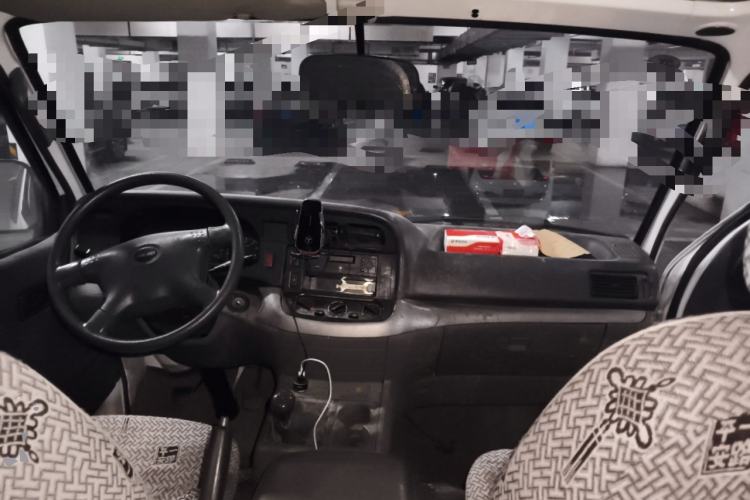 Used Jinbei Hiace 2014 2.0L 5th Generation Kuaiyunwang Business Version 4G20B Center Console