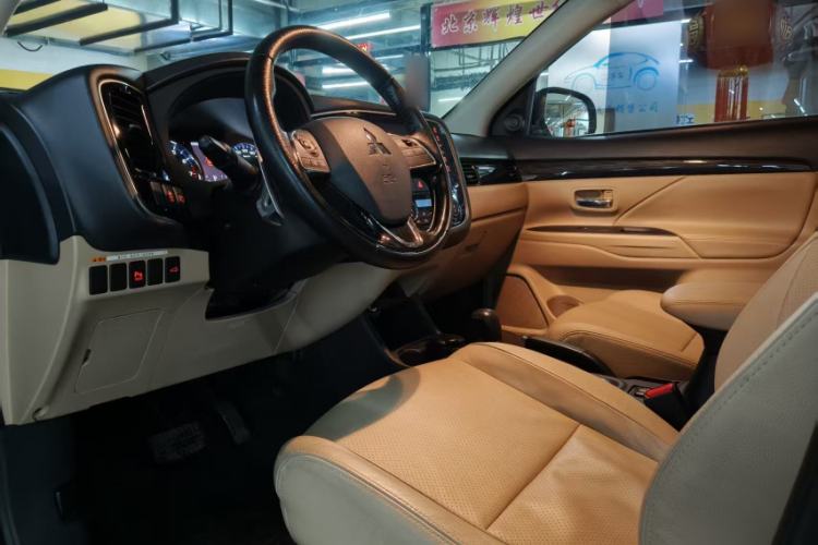 Used Mitsubishi Outlander 2016 2.4L 4x4 Elite Edition 5 Seats
