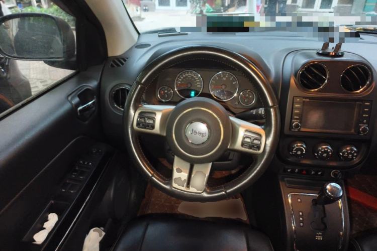 Used Jeep Compass 2012 2.4L four-wheel drive luxury navigation version
