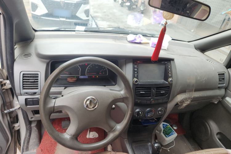 Used Dongfeng Shuaike 2013 Revised Version 1.5L Manual Comfort Trim 7 Seats China IV Standard