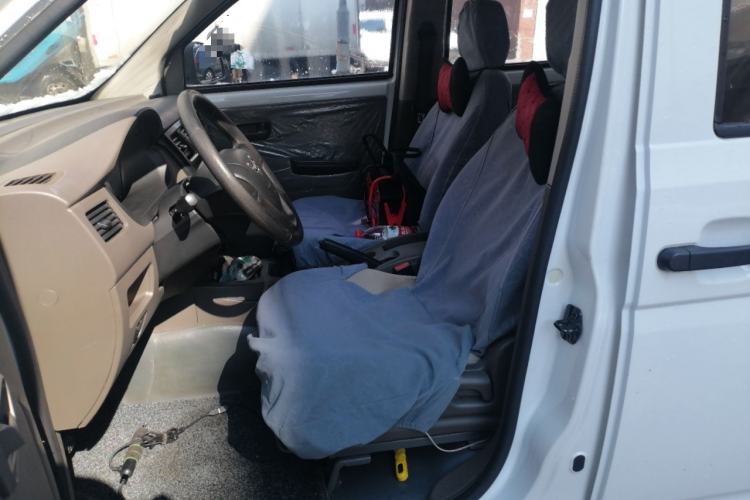 Used Wuling Rongguang V 2015 1.2L Practical Model
