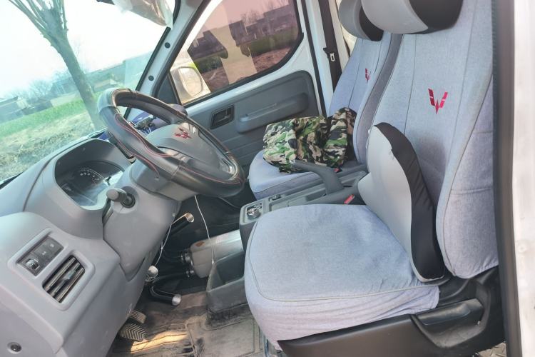Used Wuling Yangguang 2024 300KM Comfort Version Passenger Van 75kW
