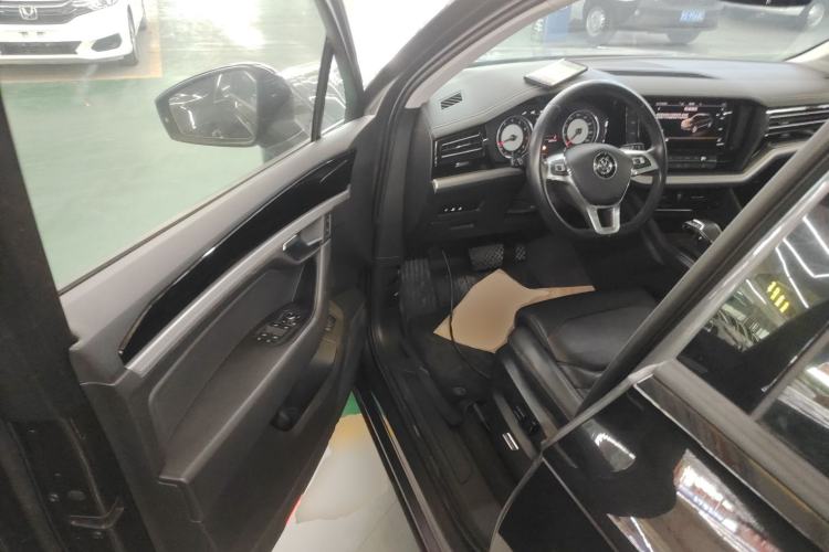 Used Volkswagen Touareg 2019 2.0 TSI Flagship Edition China VI
