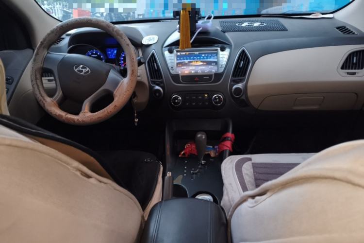 Used Hyundai ix35 2013 2.0L Automatic 2WD Comfort GL China IV Standard Center Console