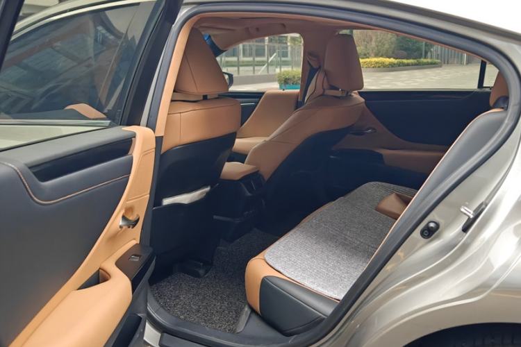 Used Lexus ES 2022 200 Excellence Edition
