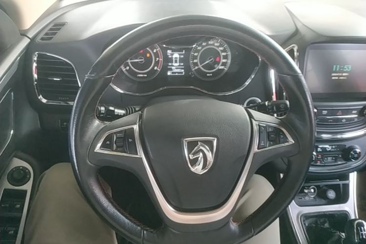 Used Baojun 560 2015 1.8L manual luxury version