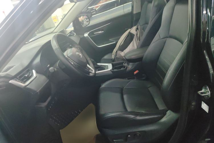 Used Toyota Wildlander 2023 2.0L CVT Two-Wheel Drive Luxury PLUS Edition
