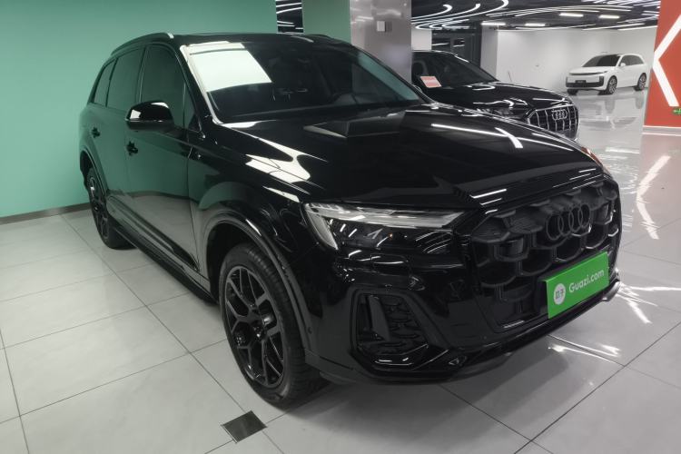 Used Audi Q7 2024 45 TFSI quattro S line Black Warrior Edition
